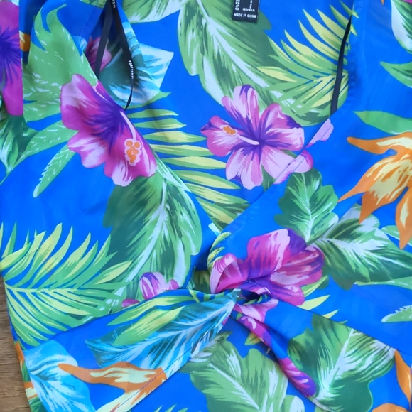 Tropical Hawaiian print crop top forever 21 - Picture 2 of 4
